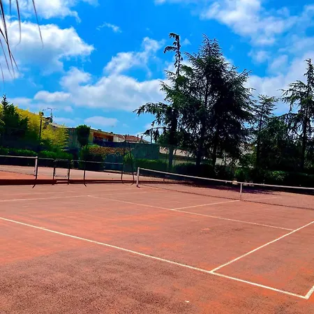 - 4 People - Swimming Pool Tennis Park Parking Apartment
